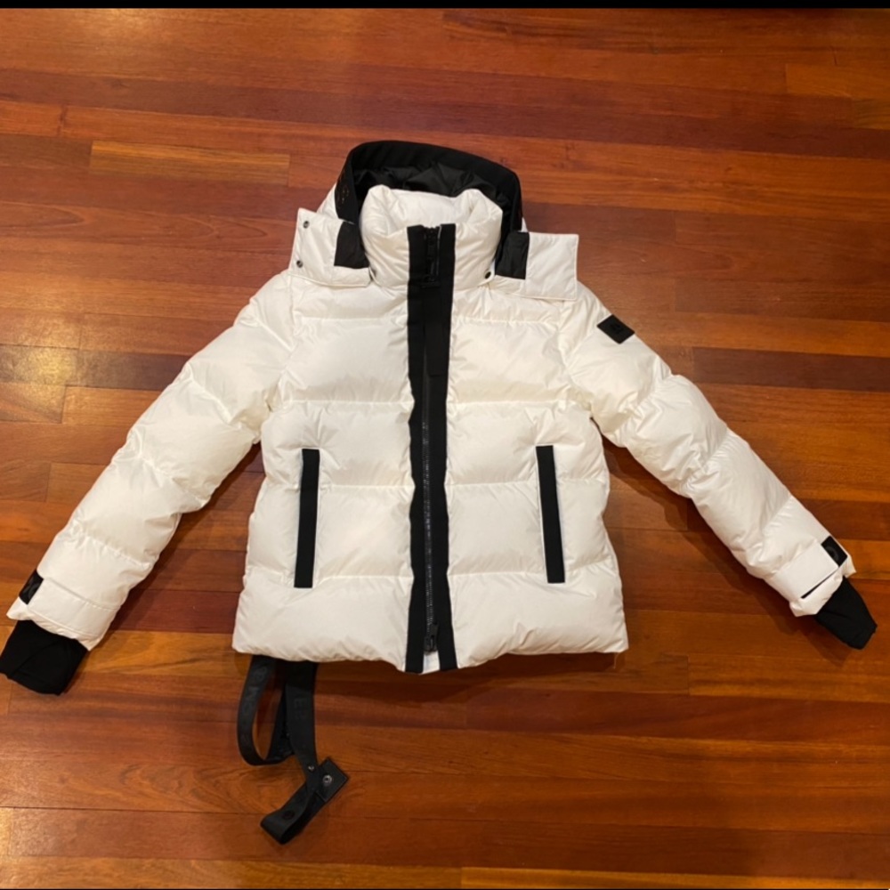 Brand New Moose knuckle Gataga Power puff white puffer coat Real and authentic.